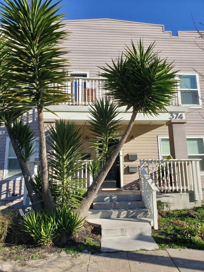 Photo - 2 bedroom in Oakland CA 94609 Unit 4
