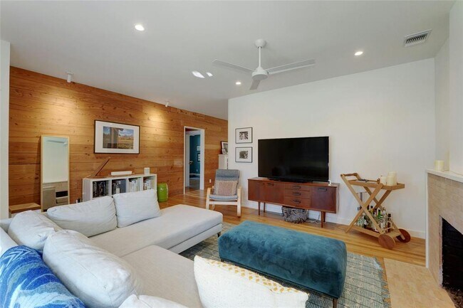 Photo - 4602 Eilers Ave