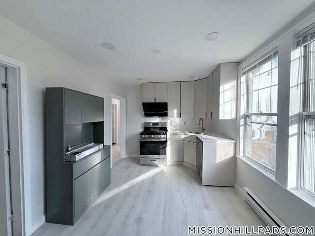 Photo - 739 Parker St Unit 3