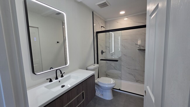 Building Photo - 4002 Crockers Lake Blvd Unit #123