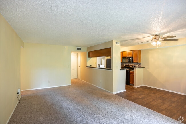2BR, 2BA - 976 SF
