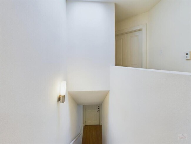 Photo - 711 W 32nd St Unit 143