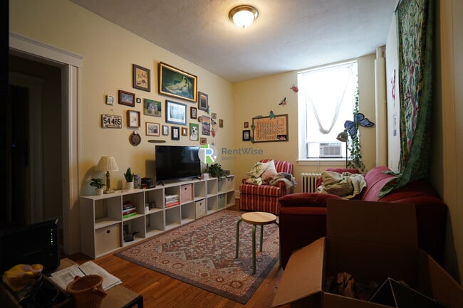 Building Photo - 223 Essex St Rental
