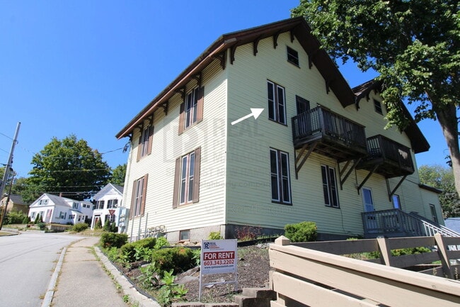 Building Photo - 9 Beacon St Unit 3