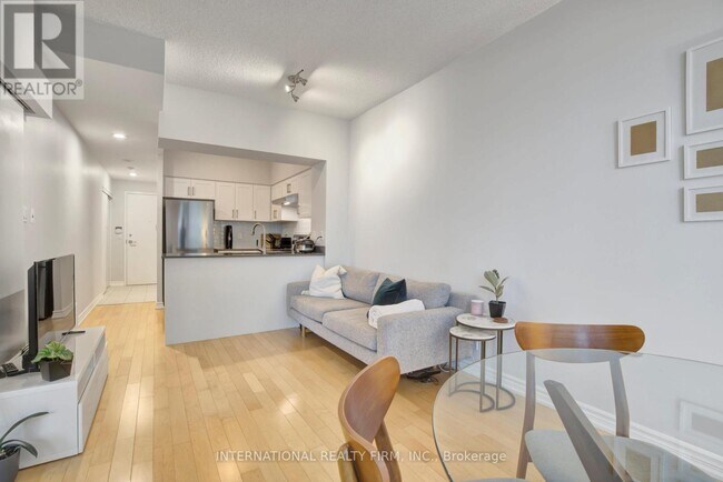 Photo - 230 Queens Quay W Unité 1617