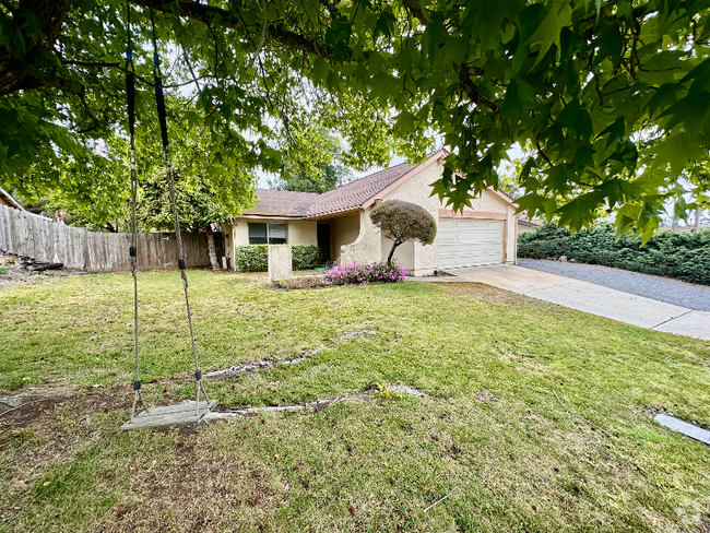 Building Photo - 1210 Caren Rd Rental