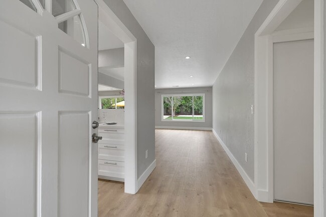 Photo - 1 Sharilyn Ln