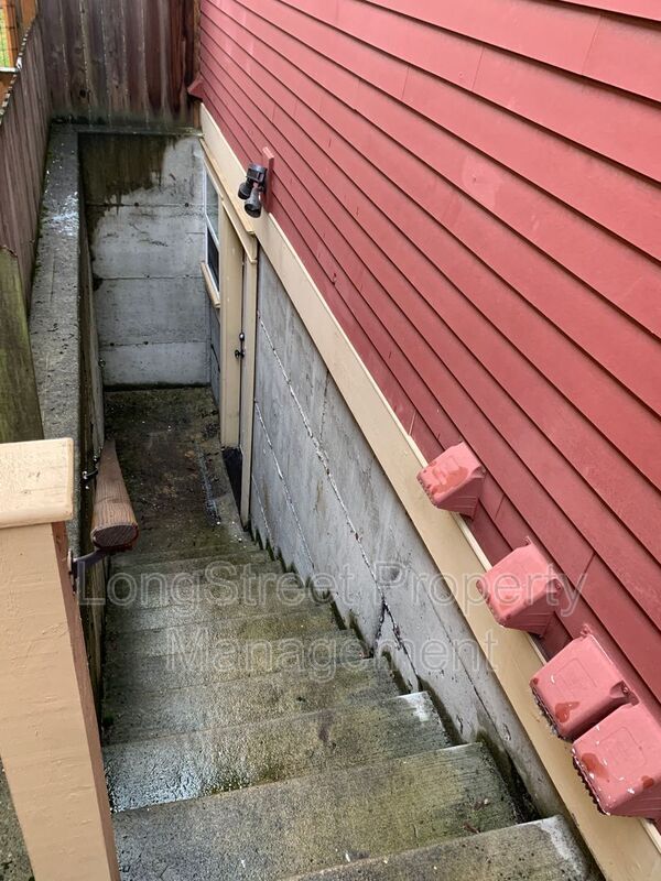 Photo - 532 NE Sumner St Unit B (downstairs)