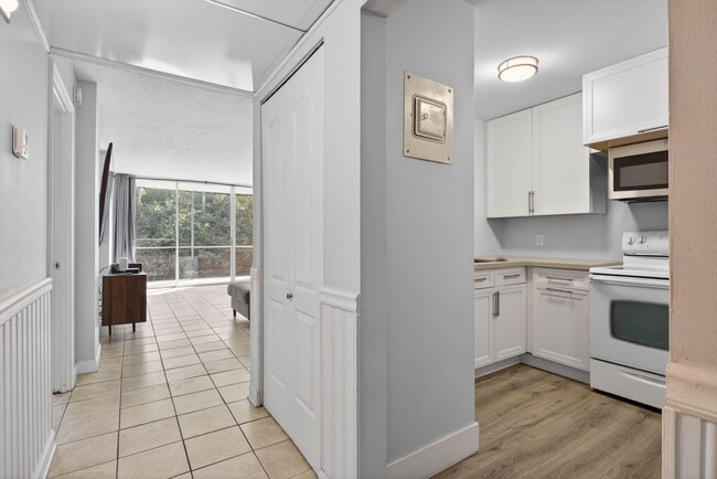 Photo - 107 Royal Pk Dr Unit 1e