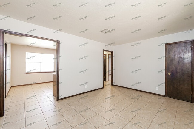 Photo - 335 E Hillcrest Ln