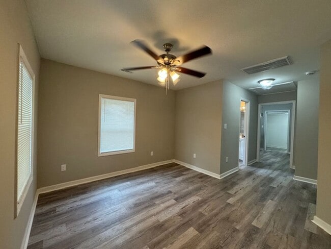 Photo - 3 Bedroom Charming Home in Henderson