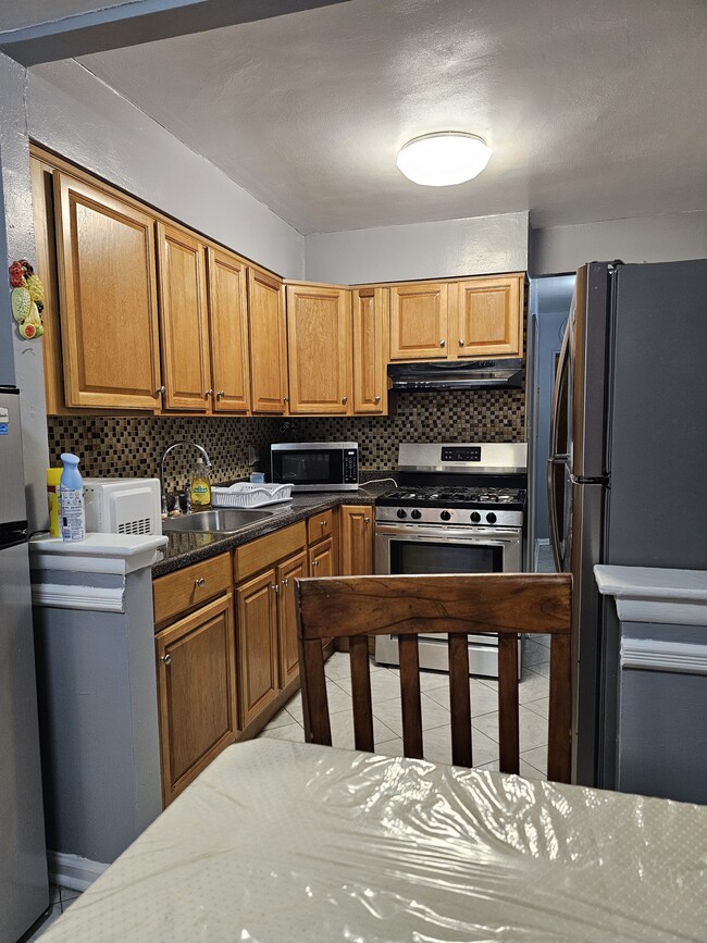 Photo - 855 E 55th St Unit Shared Apartment For Rent