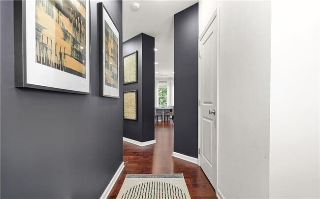 Photo - 580 Morrow Ln