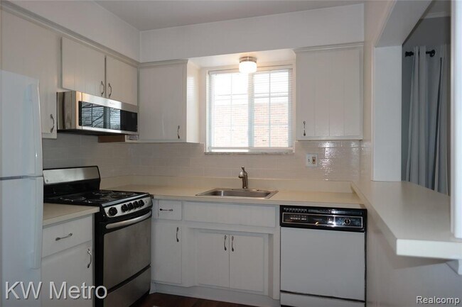 Photo - 630 Ann St Unit 8