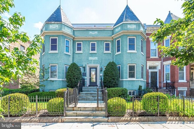 Building Photo - 315 12th St NE