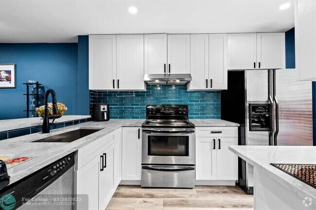 Building Photo - 3082 S Oakland Forest Dr Rental