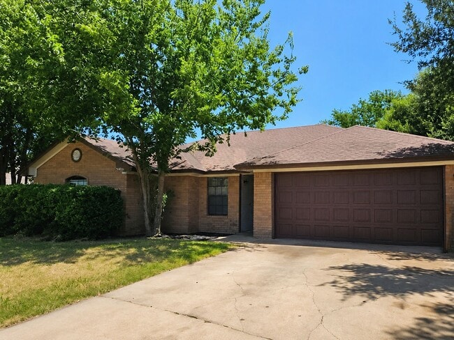 Photo - 4-Bedroom Home with Spacious Backyard in Stratford Estates