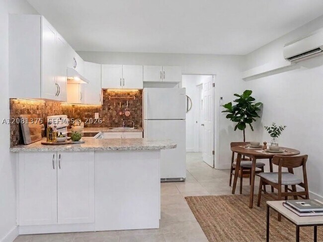 Building Photo - 3251 SW 44th St Unit 205