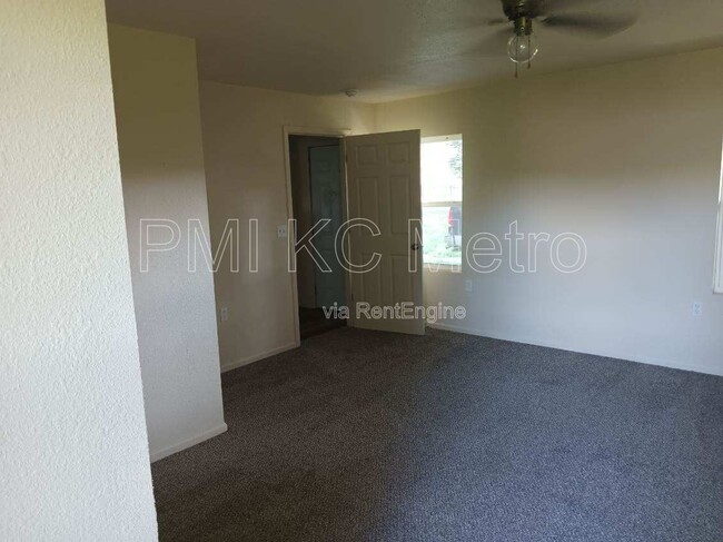 Building Photo - 26 S Central St Unit 1