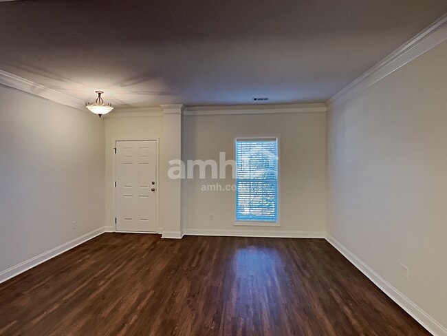 Photo - 446 Crestmont Ln