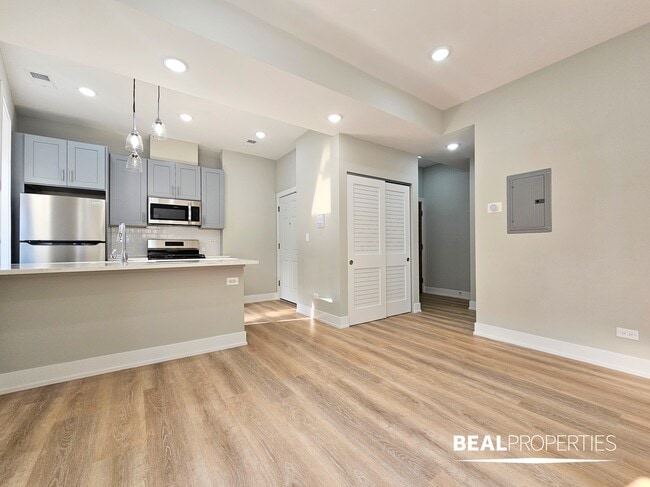 Photo - 428 W Belden Ave Unit 6