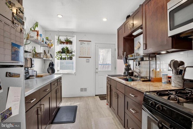 Photo - 2443 Amber St