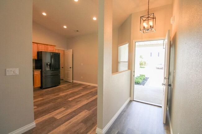 Building Photo - 3 bedroom, 2 bathroom home in Middleton!