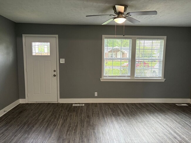 Photo - 135 N Meadow Dr