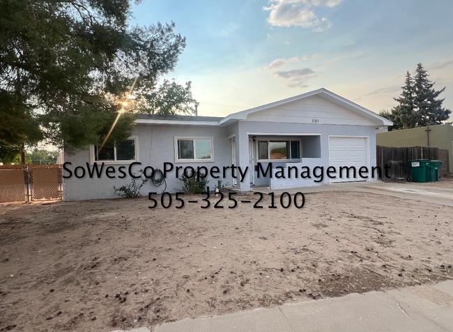 Gorgeous 3 Bedroom Home Near Mall with Garage - Gorgeous 3 Bedroom Home Near Mall with Garage