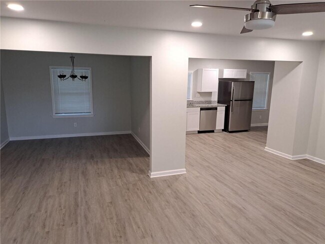 Photo - 700 Lynn Cir SW