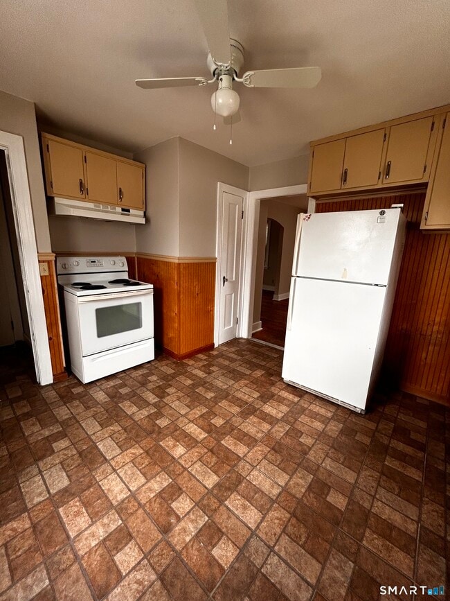 925 Meriden Rd