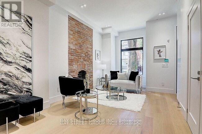 Photo - 329 Clinton St