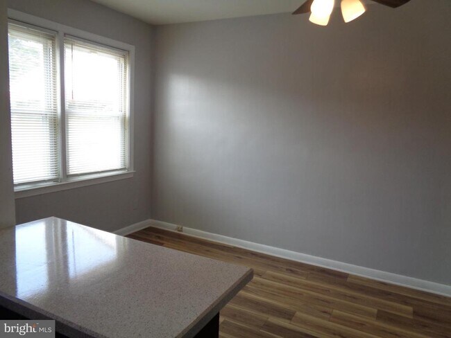 Photo - 2245 Graythorn Rd