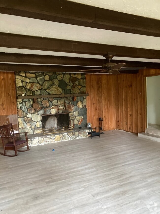 Building Photo - 1750 Braxton Bragg Ln Rental