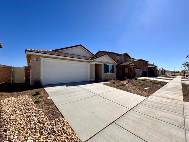 Photo - Brand New 3 Bedroom Single Story Home For ...