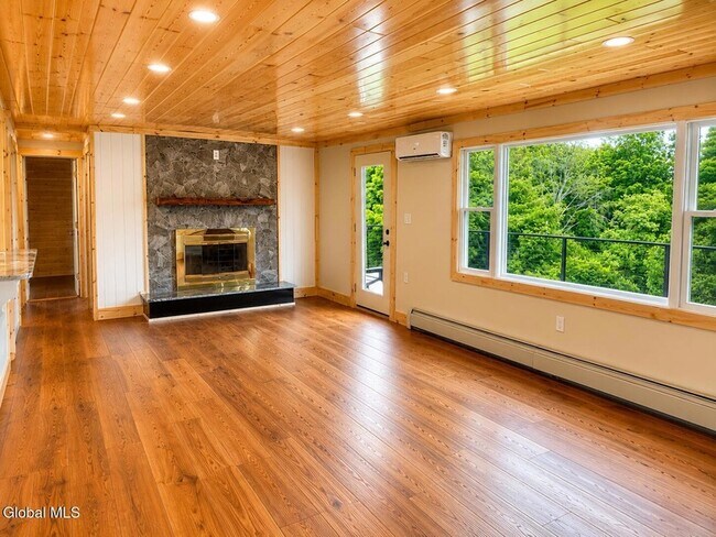 871 Trout Lake Rd