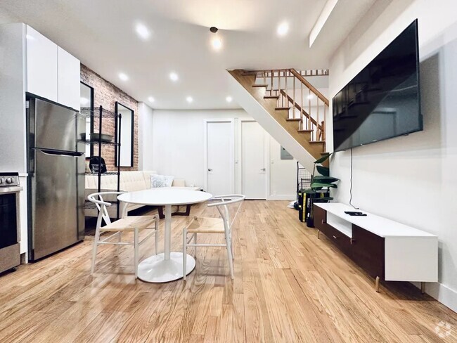 Building Photo - Furnished room/NOT APARTMENT Unit 4