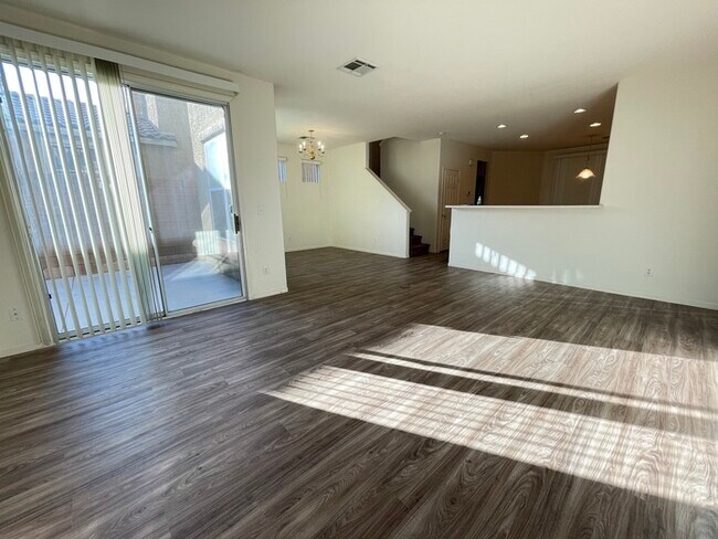 Carry Over Showing: This property has been shown before and will be rented to the first most qual... - Carry Over Showing: This property has been shown before and will be rented to the first most qual...