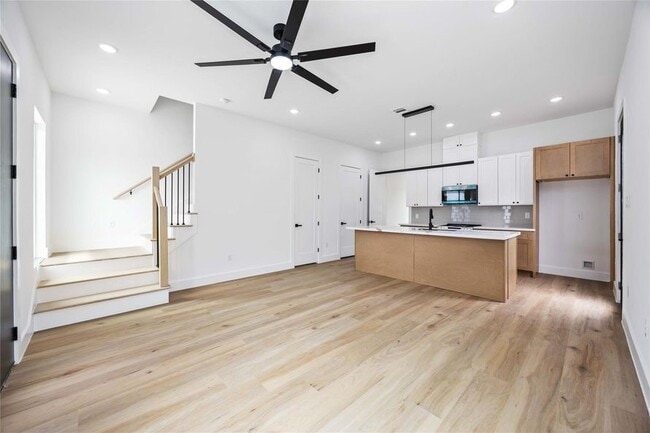Photo - 4337 Clover St