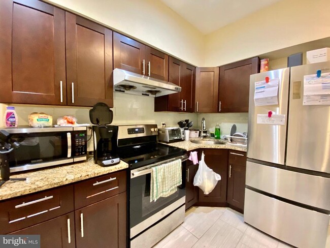 Building Photo - 2221 N Park Ave Rental