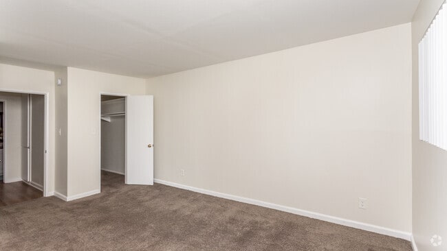 1BR, 1BA - 800-830 SF