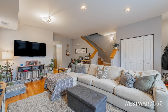 Photo - 1438 W Cortez St Unit 1