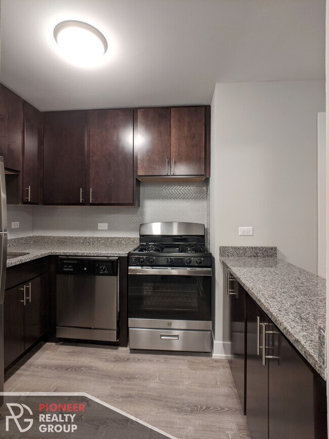 Photo - 546 W Surf St Unit 309