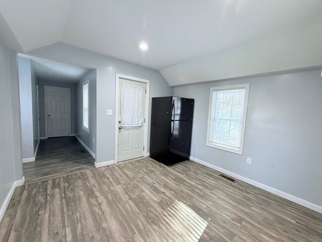 Photo - 48 Bridge St