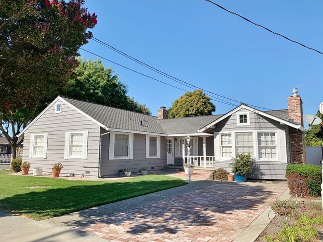 Building Photo - 750 B St