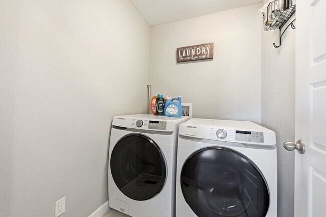 Photo - 4988 S Wenatchee Cir