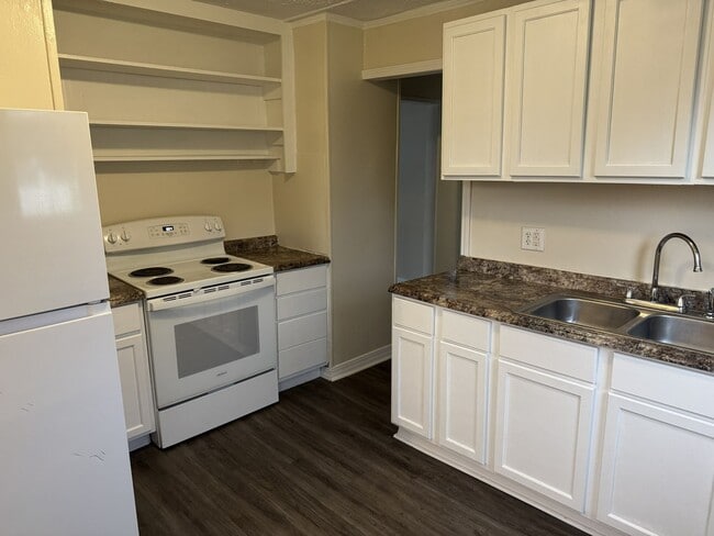 Photo - 305 Miller Blvd