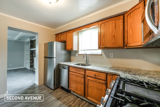 701 Crestview Dr