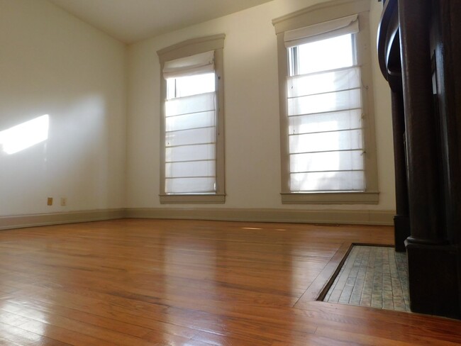 Photo - 104 W 5th St Unidad Apt #1