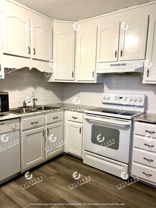 Photo - 3BR with Fenced Backyard - READY FOR MOVE IN TODAY!